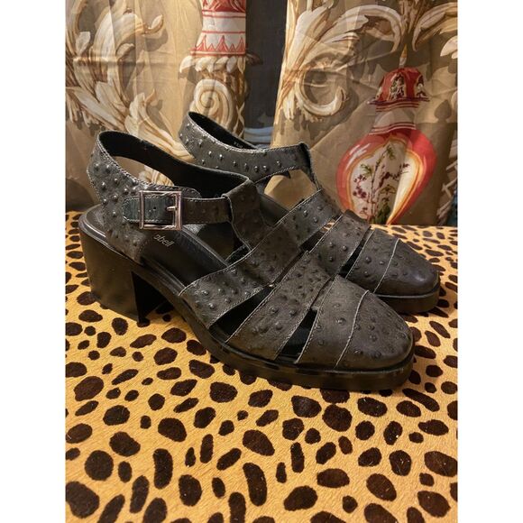 EUC Jeffrey Campbell Finlay Grey Ostrich Fisherman Sandals 9 - Picture 1 of 6